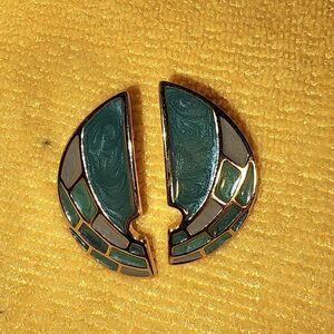 Trifari Elegant Green Enamel Earrings EUC 1 1/2"